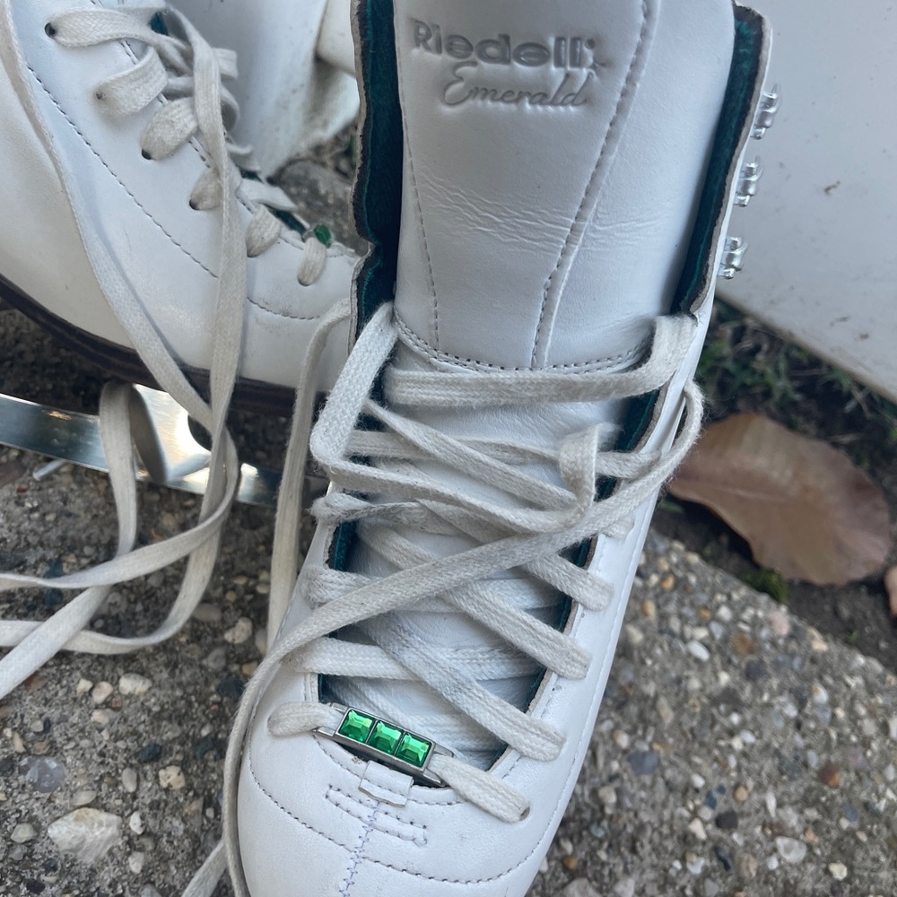 Ice skates, youth size 2.5 Reidell Emerald